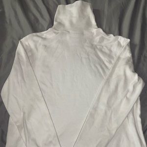 Basic White Turtle Neck🤍